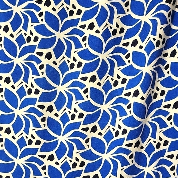 DIANE VON FURSTENBURG Size 6 New Della Dress, Lace Petals pattern, sarong sheath - Picture 5 of 10